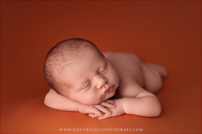 bambino-piccolo-servizio-fotografico-newborn